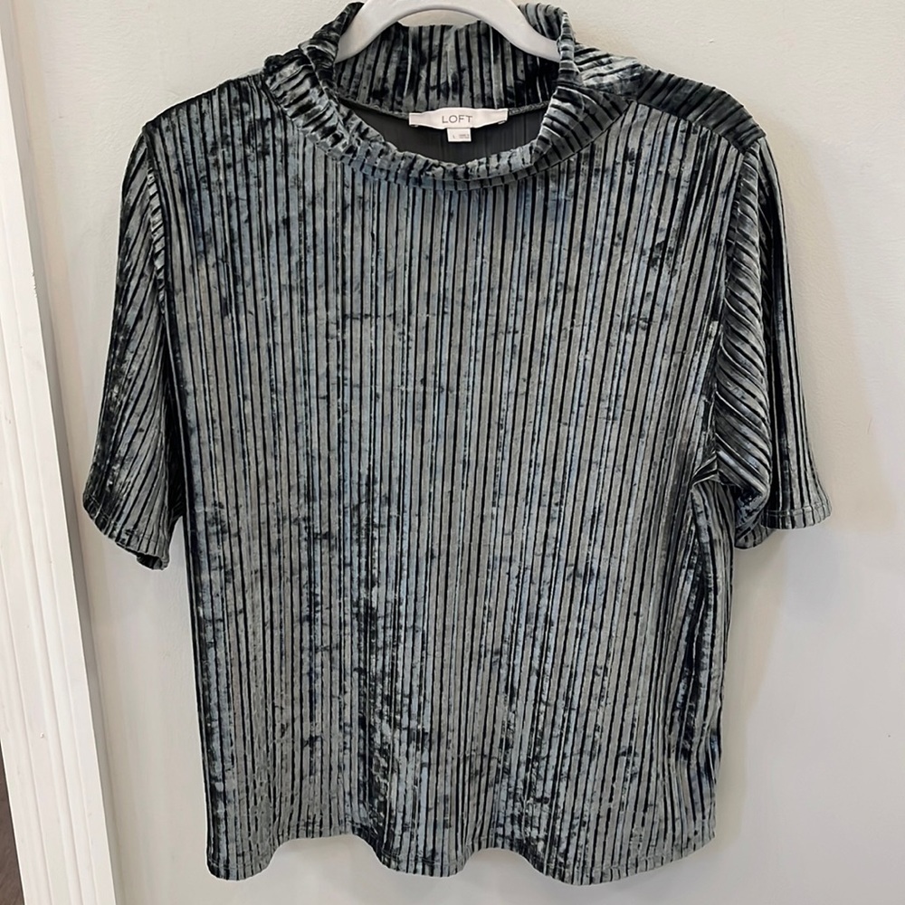 LOFT Short Sleeve Blouse - Green Velvet Striped Pattern - Soft & Stretchy
